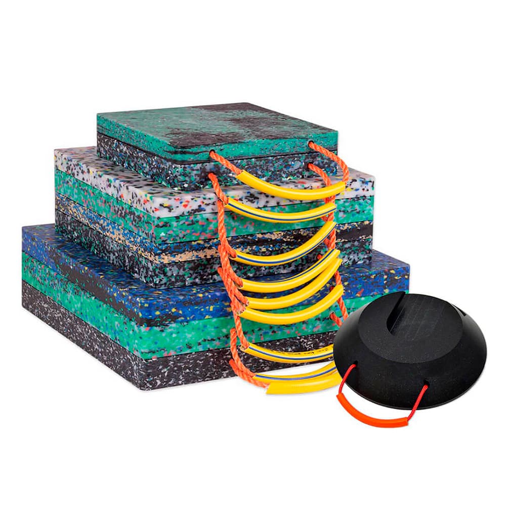 Bunte Steckplatten mit Tragegriff und ein Steckteller